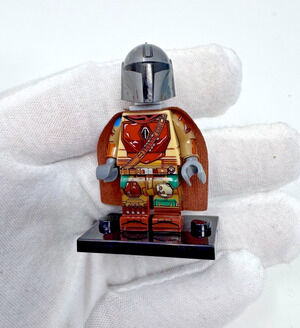 Mandalorian Din Djarin Minifigure Star Wars with Base EUC